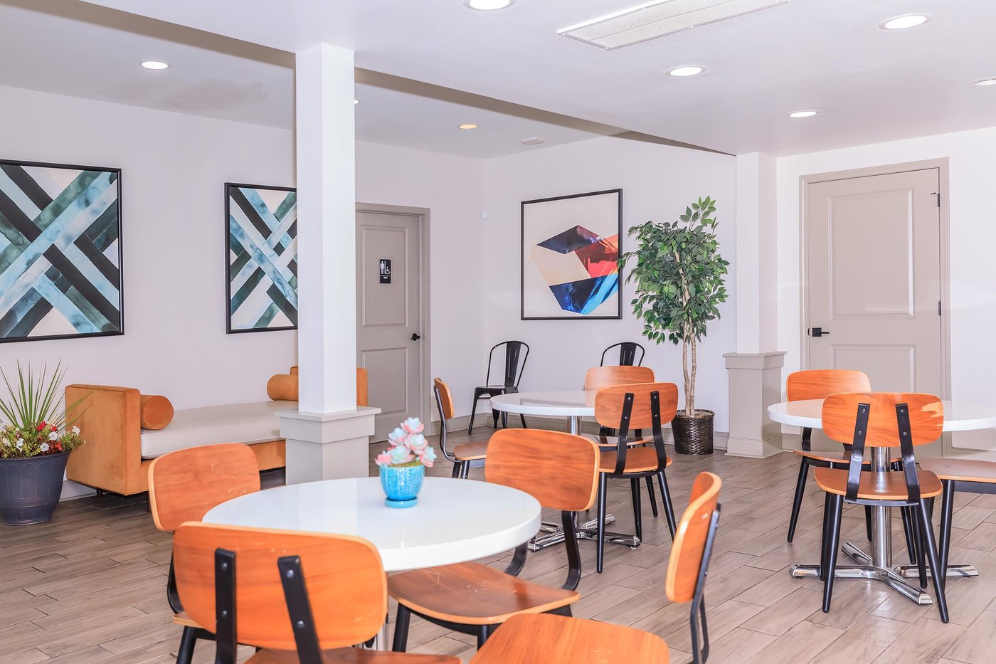 Clubhouse with Legends Cafe